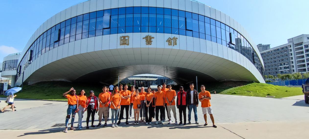 新图书馆合照